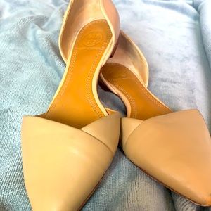 Tory Burch two-tone all leather flats. Size 6